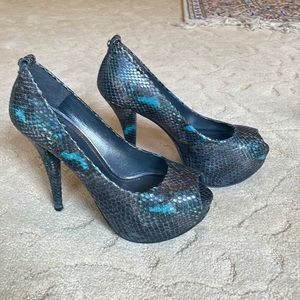 NWOT Stuart Weitzman Platform Pumps